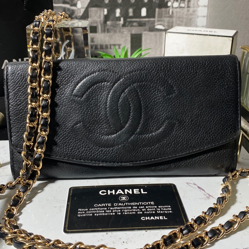 Authentic CHANEL Timeless CC Logo Caviar Leather Purse Wallet - Picture 4 of 17